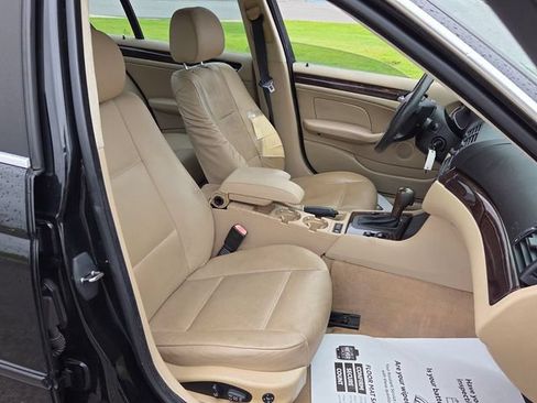 Used 2005 BMW 330i Sedan RWD image 15