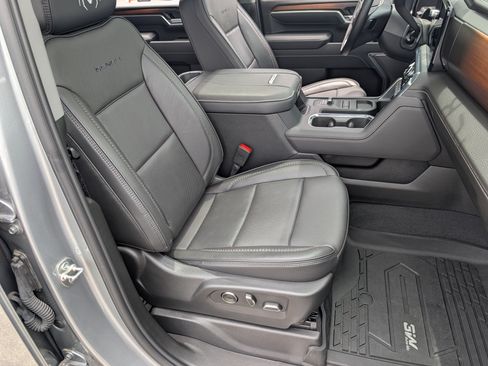 Used 2025 GMC Sierra 2500 Denali w/ Denali Reserve Package AWD/4WD image 21