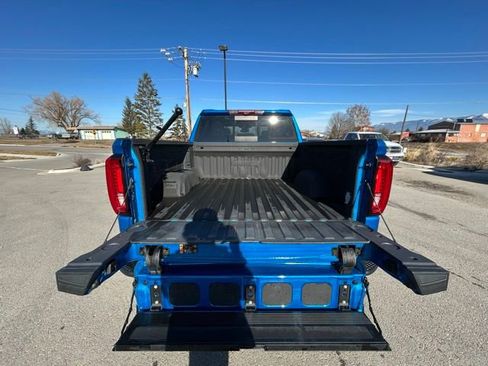 Used 2022 GMC Sierra 1500 AT4 w/ Technology Package image 11