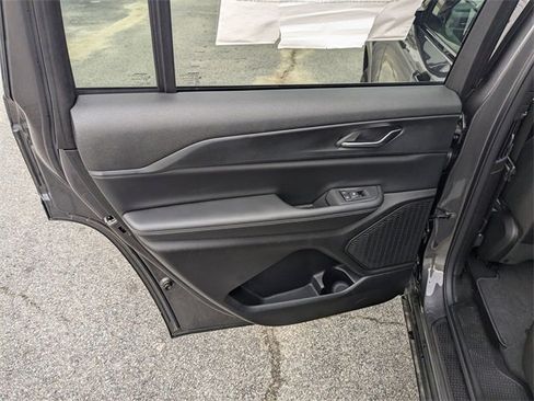 New 2024 Jeep Grand Cherokee L Laredo image 31