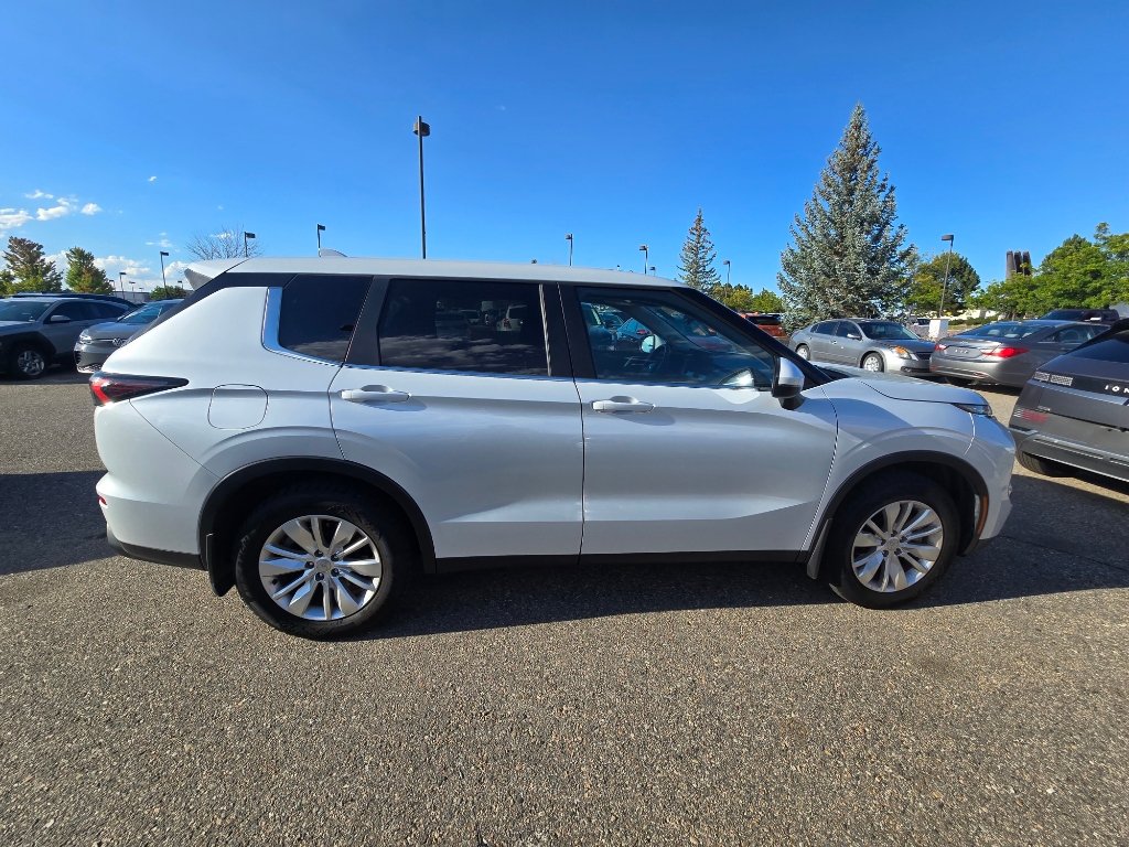 Used 2025 Mitsubishi Outlander ES AWD/4WD image 7