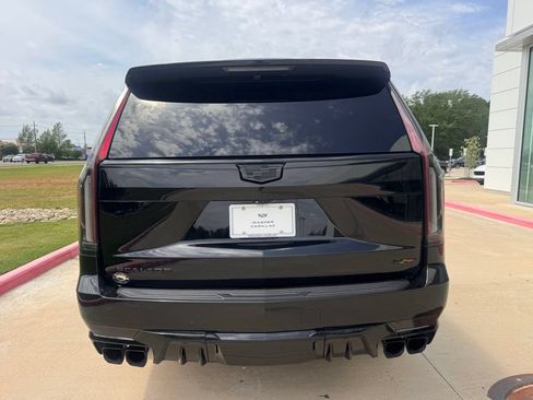 Used 2023 Cadillac Escalade ESV V AWD/4WD image 5