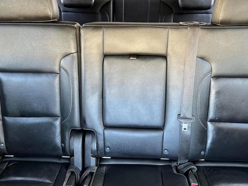 Used 2020 Chevrolet Suburban LT image 24