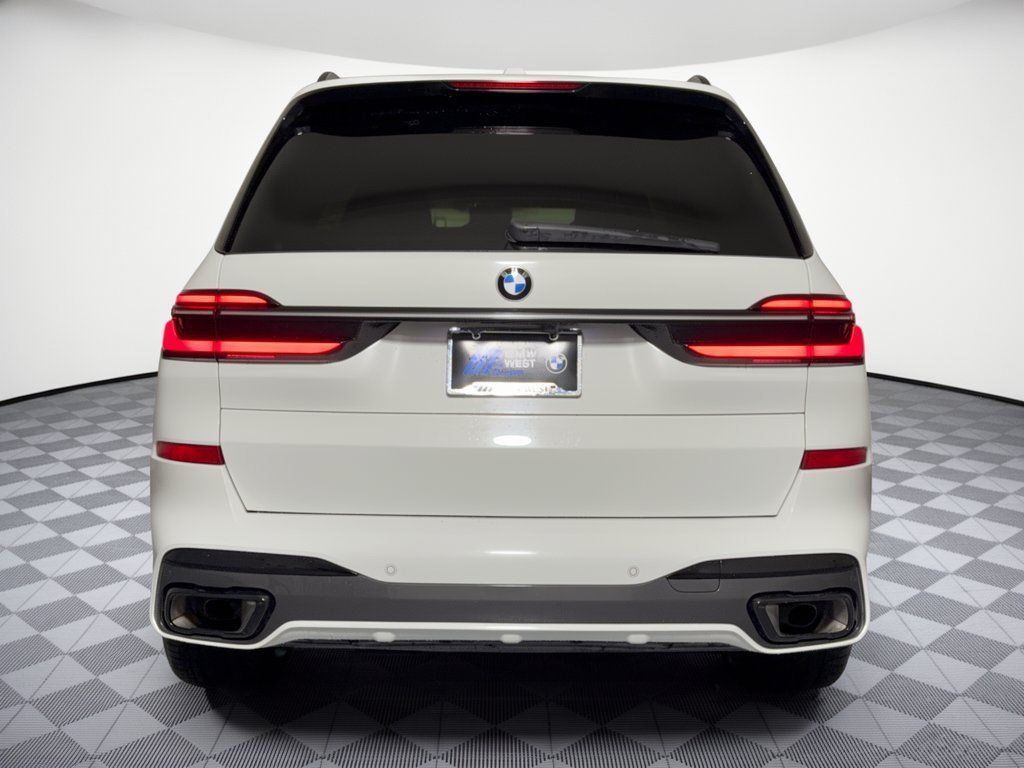 Used 2023 BMW X7 xDrive40i w/ M Sport Package AWD/4WD image 11