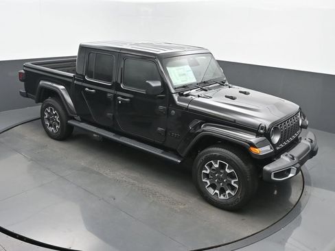New 2026 Jeep Gladiator Sahara image 44