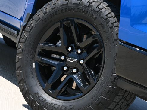 Used 2022 Chevrolet Silverado 1500 LT Trail Boss w/ LT Trail Boss Premium Package AWD/4WD image 11