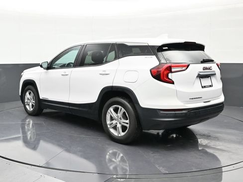 Used 2022 GMC Terrain SLE FWD image 3
