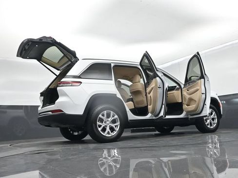 Used 2022 Jeep Grand Cherokee Limited AWD/4WD image 75