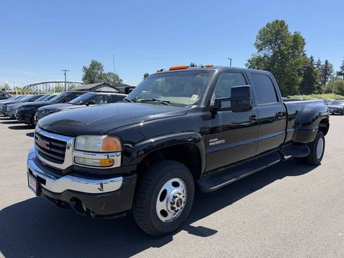 Used 2005 GMC Sierra 3500 SLT w/ Heavy-Duty Power Package AWD/4WD image 4