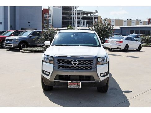 Used 2025 Nissan Frontier SV w/ SV Convenience Package RWD image 2