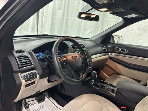 Used 2018 Ford Explorer XLT w/ Equipment Group 201A AWD/4WD image 15