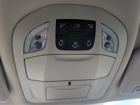 Used 2024 Chrysler Pacifica Touring-L FWD image 18