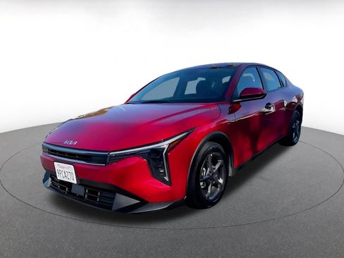 Used 2025 Kia K4 LXS image 3