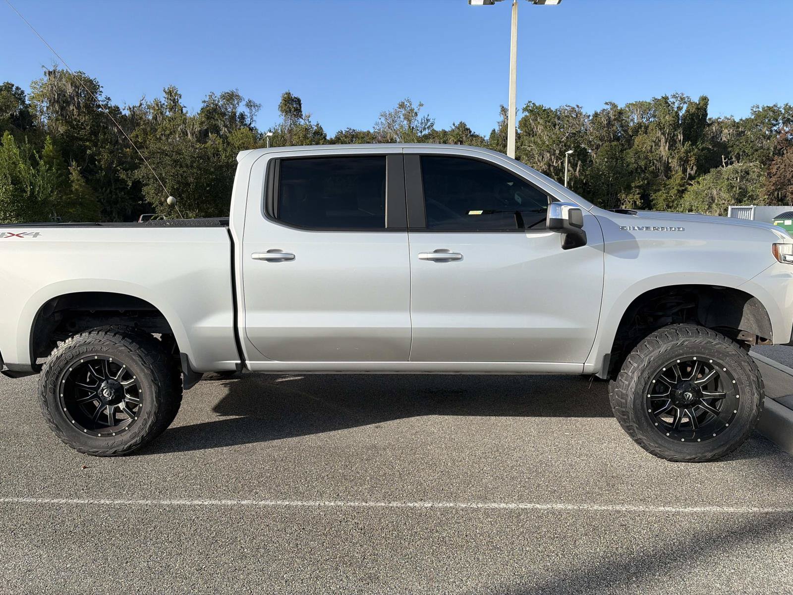 Used 2020 Chevrolet Silverado 1500 LT w/ Fleet Comfort Package AWD/4WD image 2