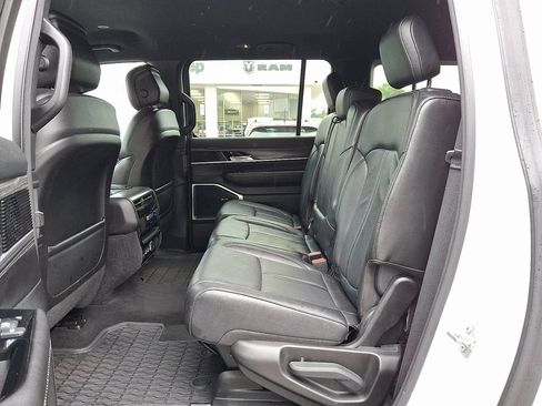 Certified 2023 Jeep Wagoneer L Series II AWD/4WD image 11