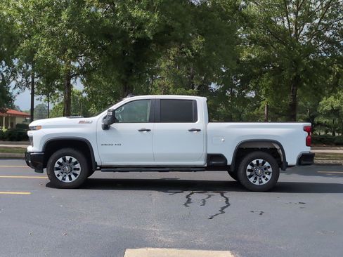 Used 2024 Chevrolet Silverado 2500 Custom w/ Custom Value Package AWD/4WD image 2