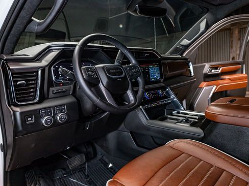 Used 2025 GMC Sierra 3500 Denali Ultimate image 18