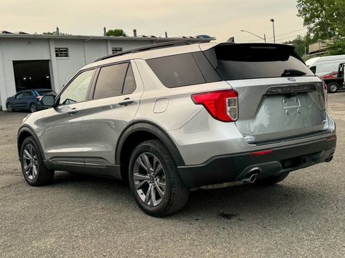 Used 2022 Ford Explorer XLT w/ Equipment Group 202A AWD/4WD image 5