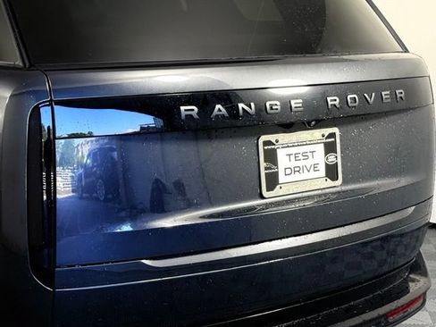 Used 2025 Land Rover Range Rover Autobiography AWD/4WD image 16