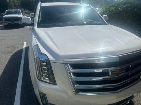 Used 2019 Cadillac Escalade Premium Luxury AWD/4WD image 5