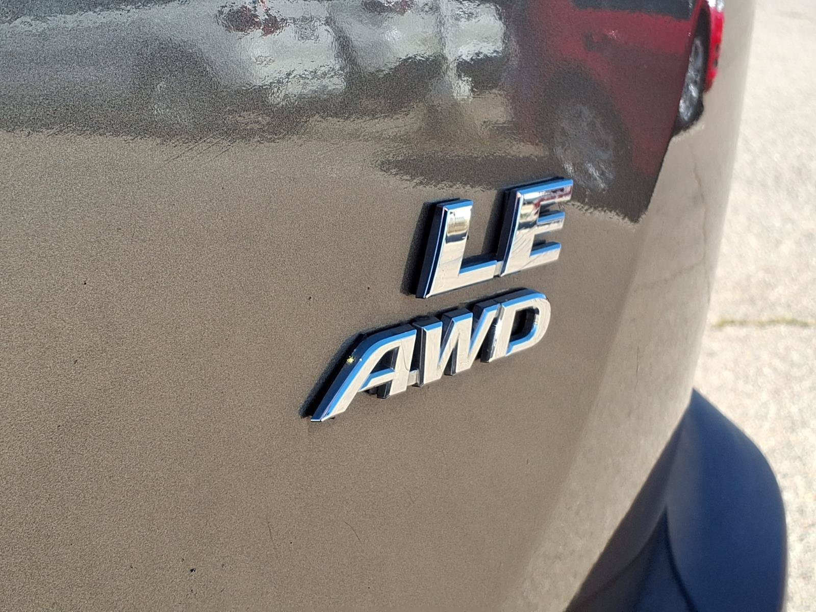 Used 2015 Toyota RAV4 LE AWD/4WD image 10