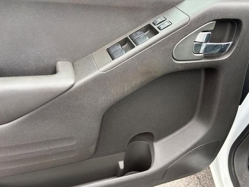 Used 2015 Nissan Frontier PRO-4X image 18