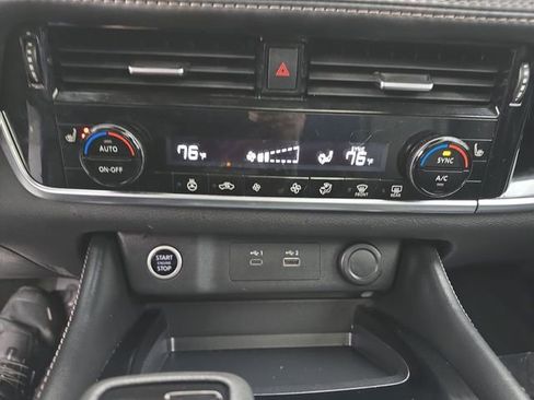 Used 2023 Nissan Rogue SL image 35