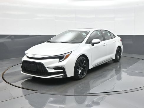 Certified 2024 Toyota Corolla SE w/ SE Premium Package FWD image 3