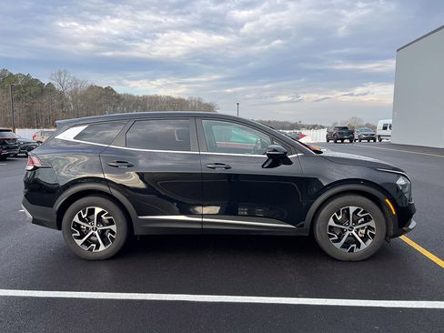 Used 2023 Kia Sportage EX image 7