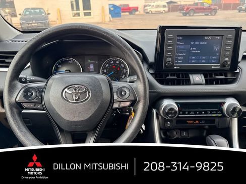 Used 2022 Toyota RAV4 LE AWD/4WD image 16