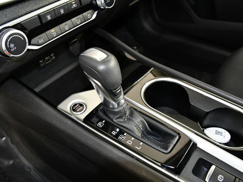 Used 2024 Nissan Altima 2.5 SV image 30