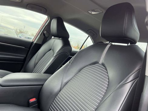 Used 2021 Toyota Camry SE image 11