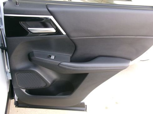 Used 2024 Mitsubishi Outlander SE image 21