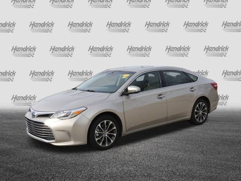 Used 2018 Toyota Avalon XLE Premium image 5
