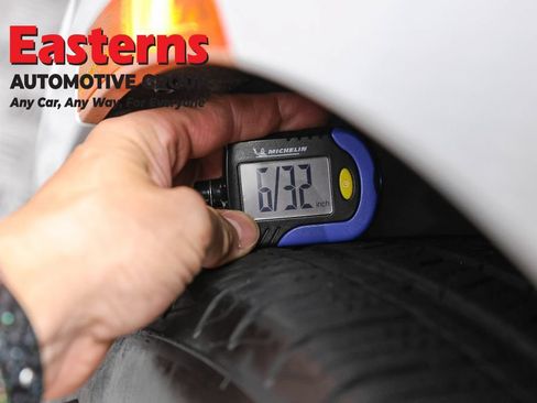 Used 2023 Chrysler Pacifica Touring-L FWD image 28