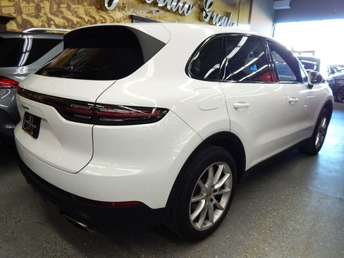 Used 2024 Porsche Cayenne image 4