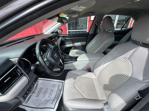 Used 2020 Toyota Camry SE image 10