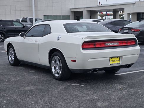 Used 2009 Dodge Challenger R/T RWD image 6