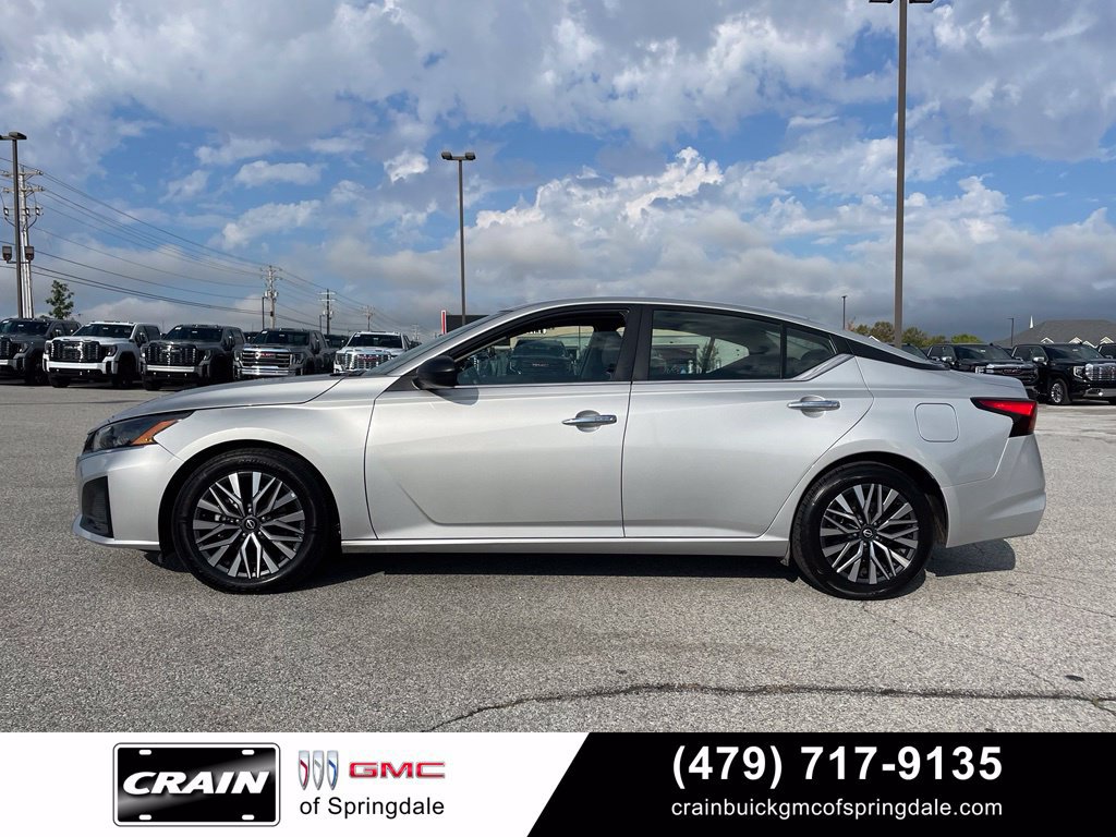 Used 2025 Nissan Altima 2.5 SV FWD image 4