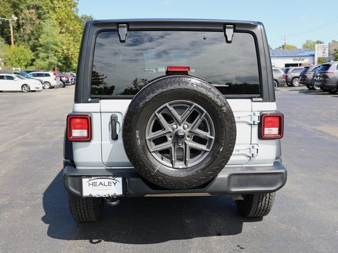 Used 2024 Jeep Wrangler Sport S image 7