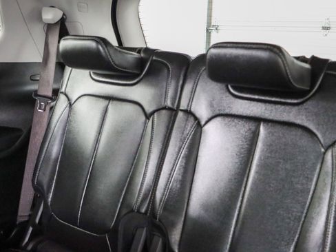 Used 2022 Jeep Grand Cherokee L Limited w/ Black Appearance Package image 26