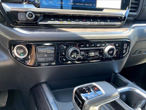 Used 2022 Chevrolet Silverado 1500 LTZ image 30