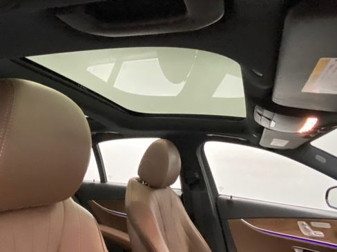 Used 2018 Mercedes-Benz E 300 4MATIC w/ Premium 2 Package image 23