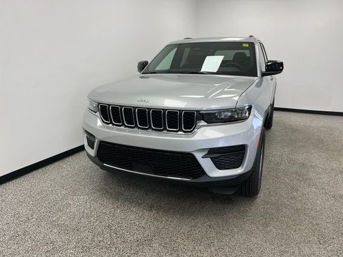 New 2025 Jeep Grand Cherokee Laredo X AWD/4WD image 3