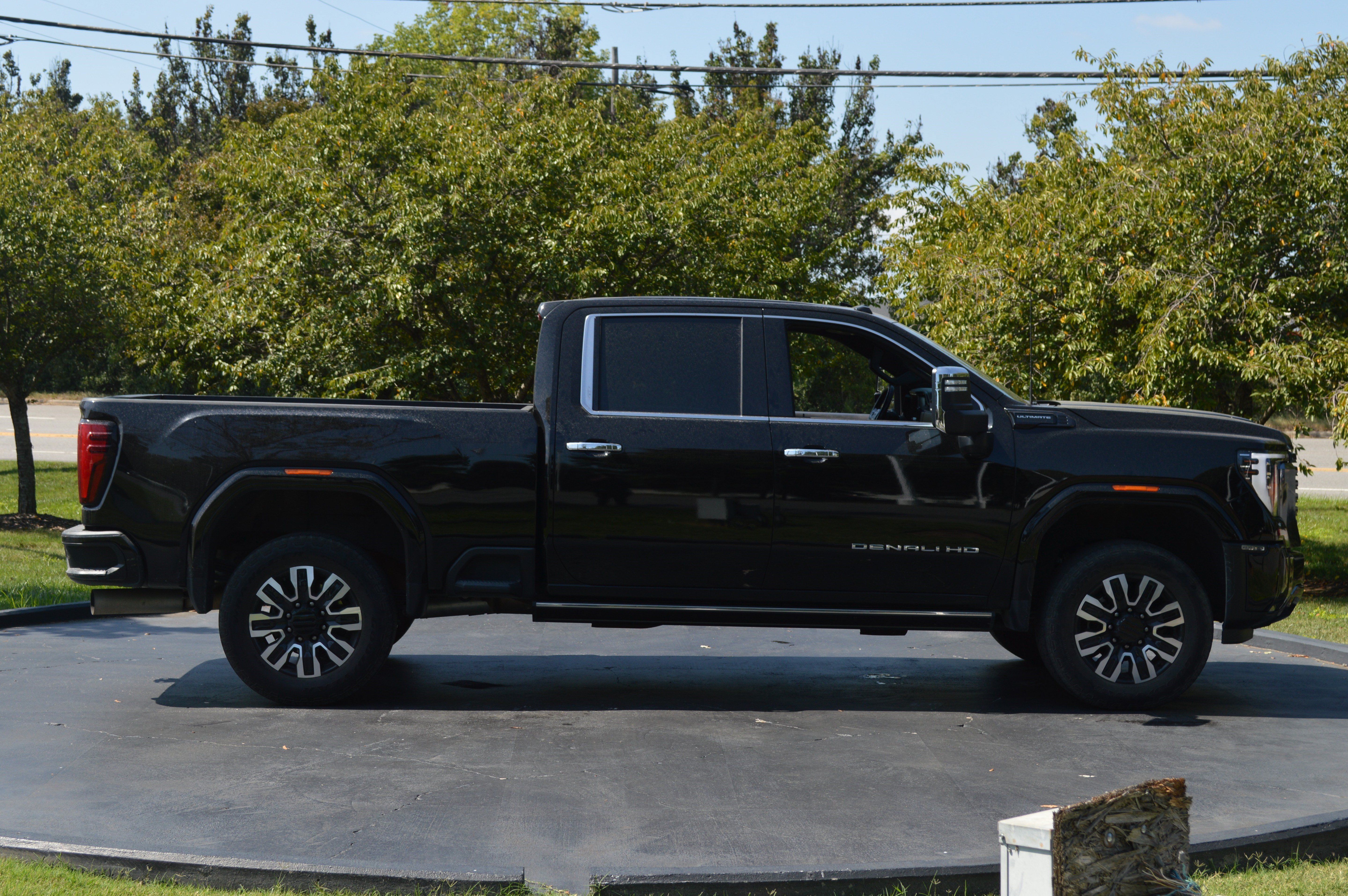 Used 2024 GMC Sierra 2500 Denali Ultimate AWD/4WD image 12