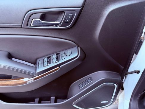 Used 2018 Chevrolet Suburban LT image 21