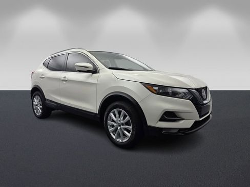 Used 2020 Nissan Rogue Sport SV w/ Technology Package image 1