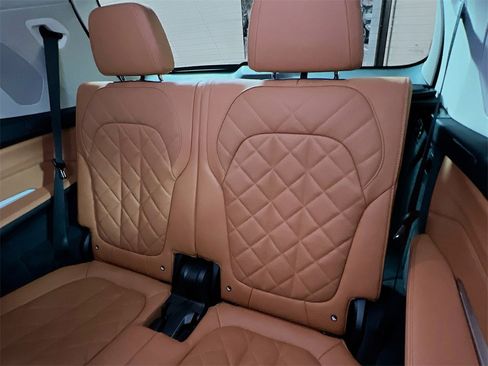 Used 2023 BMW X7 xDrive40i w/ Premium Package image 27