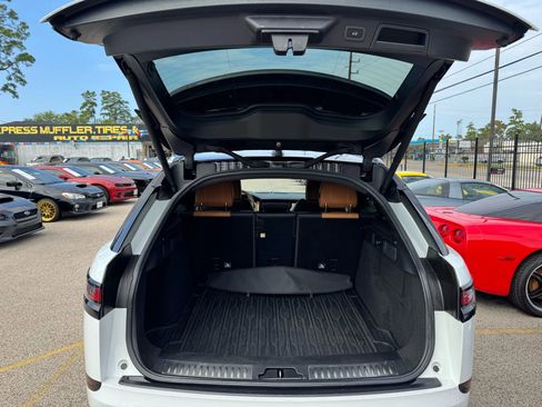 Used 2019 Land Rover Range Rover Velar R-Dynamic SE image 42