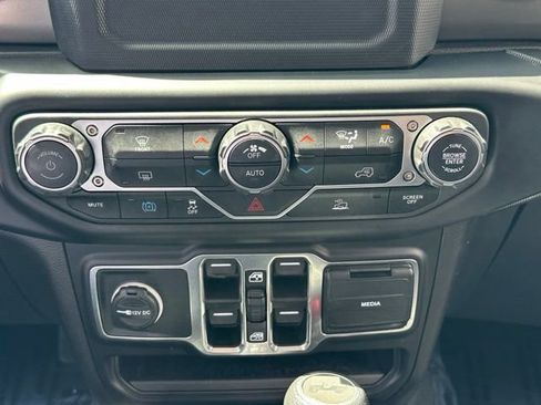 Used 2023 Jeep Wrangler Unlimited AWD/4WD image 40